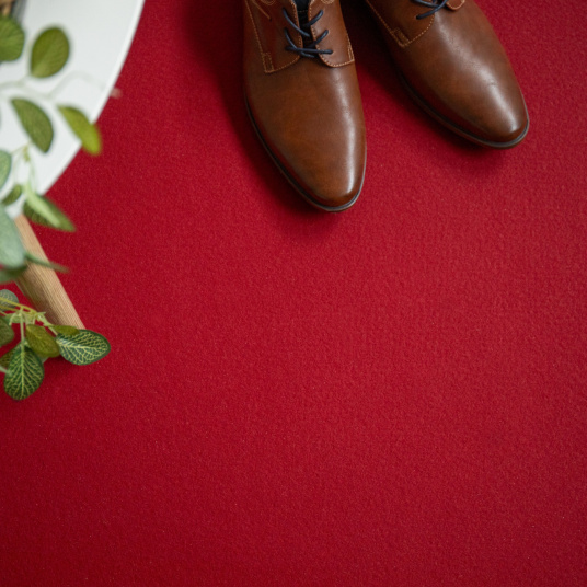 Moquette velours ras Stand Event Bordeaux sous chaussures, solution temporaire pour exposition