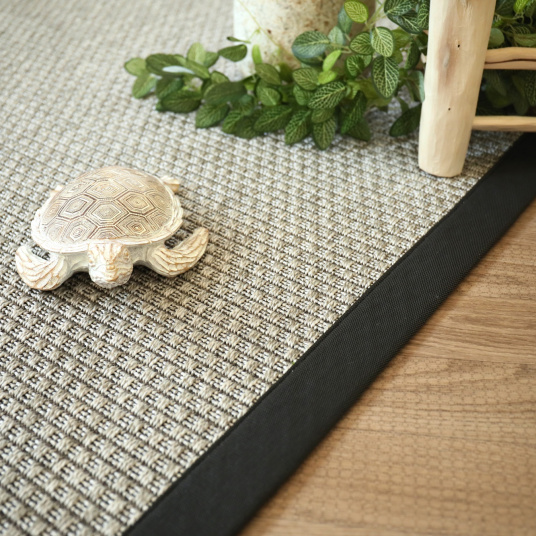 Tapis Natté Sumatra Silver - Ganse coton noir - vue de près