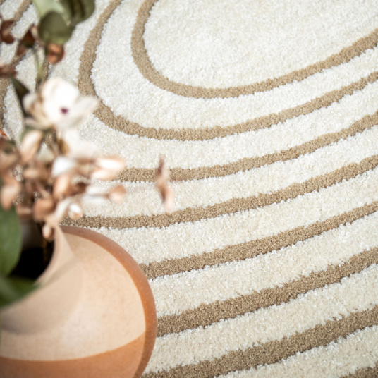 Tapis Circle crème et beige avec reliefs circulaires et fleurs séchées