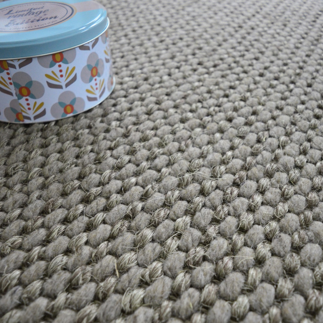 Tapis sur mesure Laine et Sisal Albury grosses boucles taupe