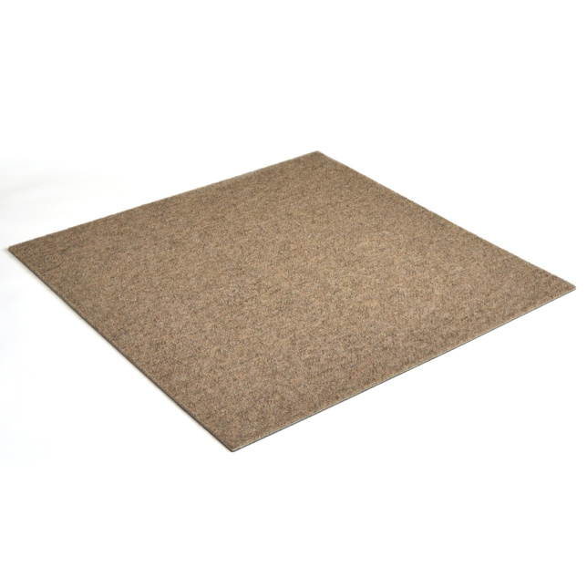 Dalle moquette U3P3 - Beige vue en angle, structure bouclée résistante
