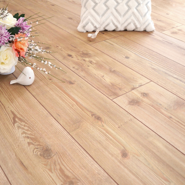 Parquet flottant Stratifié KronoSwiss Noblesse V4 Pin Rustique 5G - Sans perspective