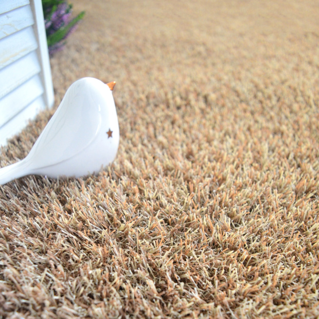 Gazon artificiel décoratif Arty 20 mm couleur beige pour terrasse ou balcon, rendu chic