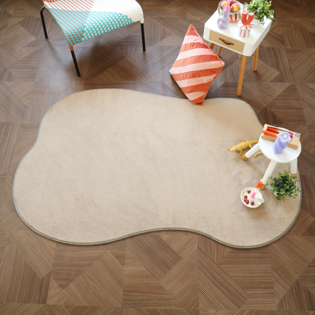 Tapis en matière recyclée de forme organique - Re-cycle - Beige