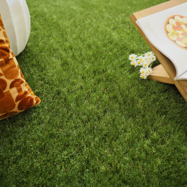 Ambiance lecture et détente sur Gazon synthétique Home 40 mm, fibres réalistes et toucher agréable