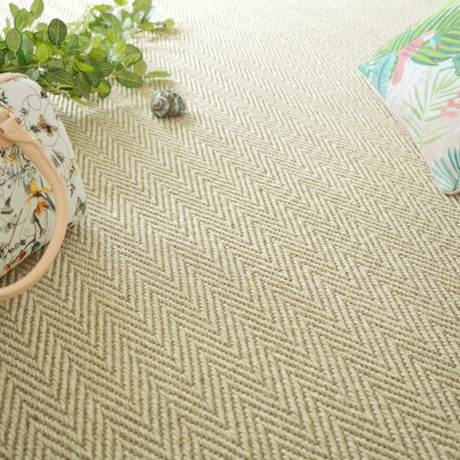 Tapis sur mesure Sisal Maya Chevron blanchi