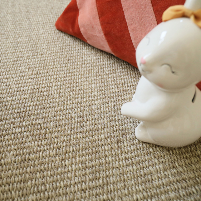 Tapis sur mesure en sisal haut de gamme usage intensif Terralys Chanvre dans une ambiance naturelle et cosy