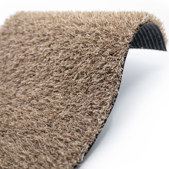 Gazon synthétique Expo classé feu GRS taupe – zoom sur les fibres 22 mm