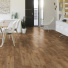 Pose collée de la lame Gerflor Creation 40 Rustic Oak dans un espace de vie moderne