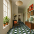 Sol Vinyle Mood Maison Vichy Vert, ambiance douce et lumineuse dans un couloir
