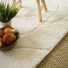 Tapis de salon en relief Sweet home courbe cru et crme - vue de prs