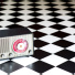 Sol vinyle Happy Days carrelage damier diagonal noir et blanc - salon