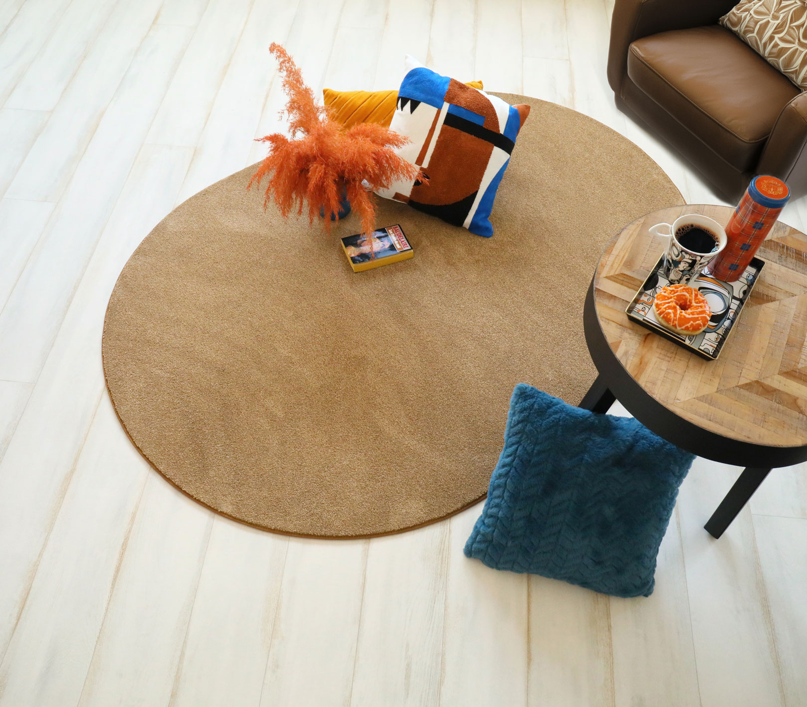 Tapis sur mesure en polyester recyclé Re-cycle camel - chambre