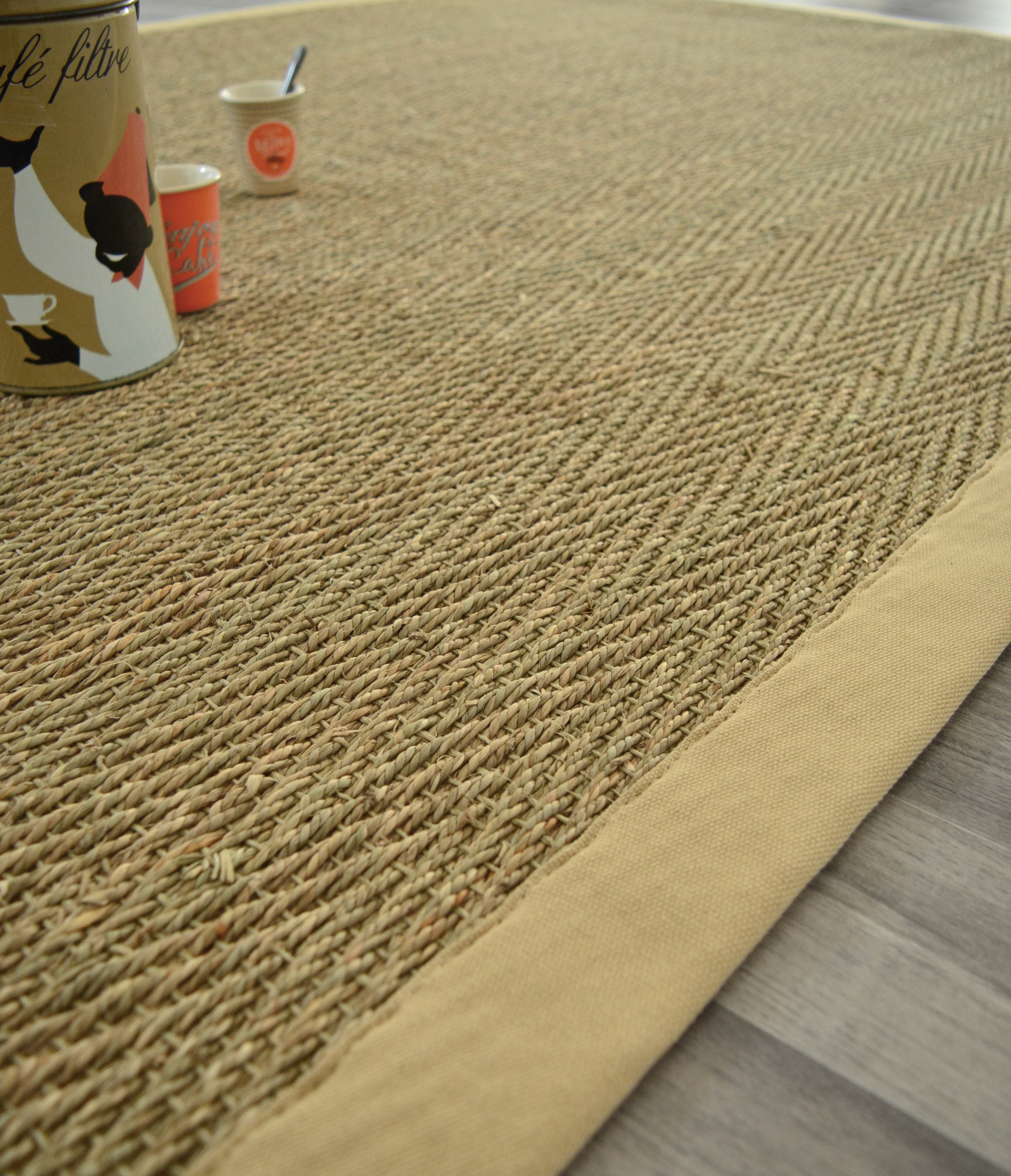 Tapis sur mesure jonc de mer Bihar fin chevron