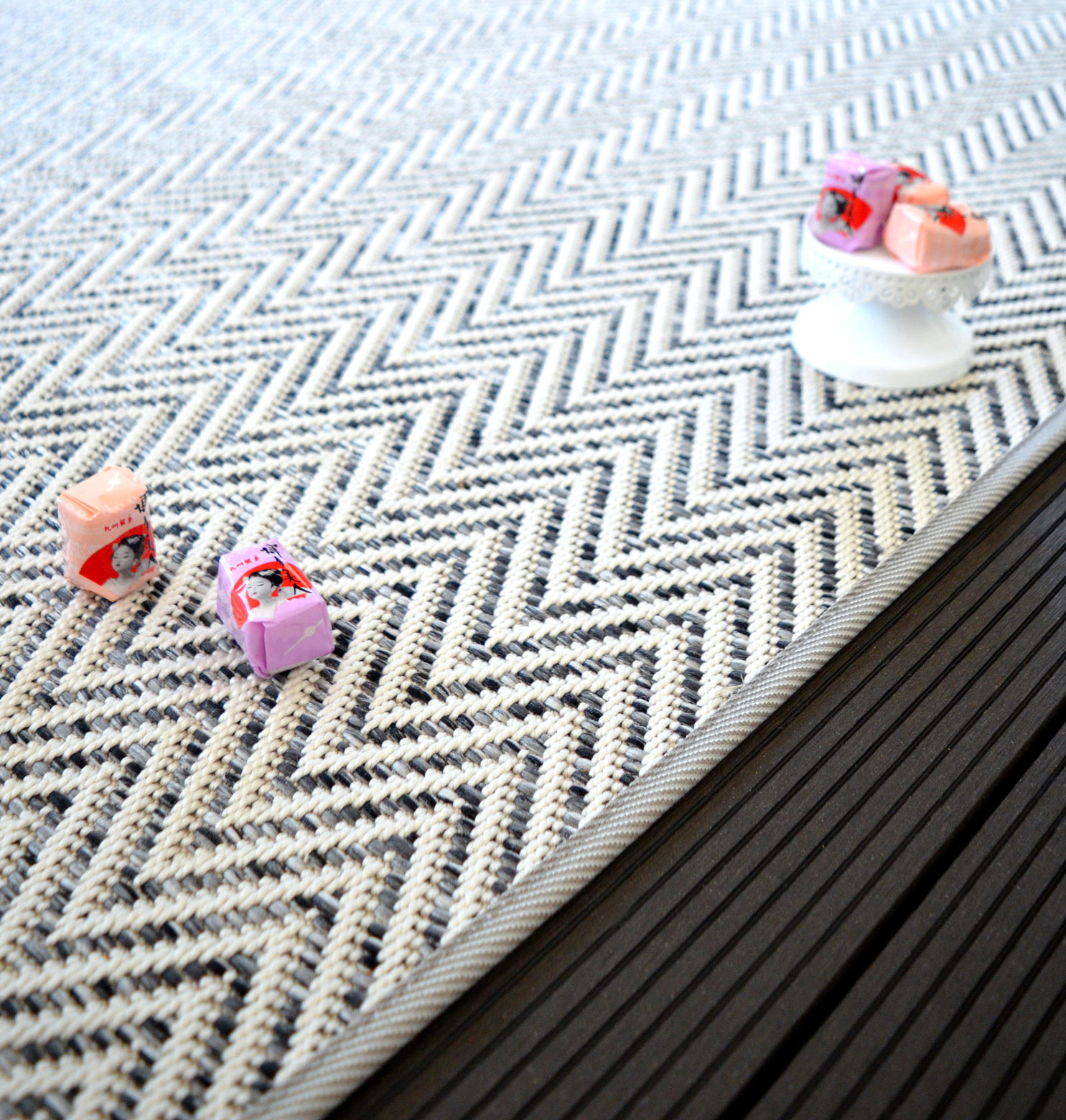 Tapis sur mesure tissé plat Java chevron blanc
