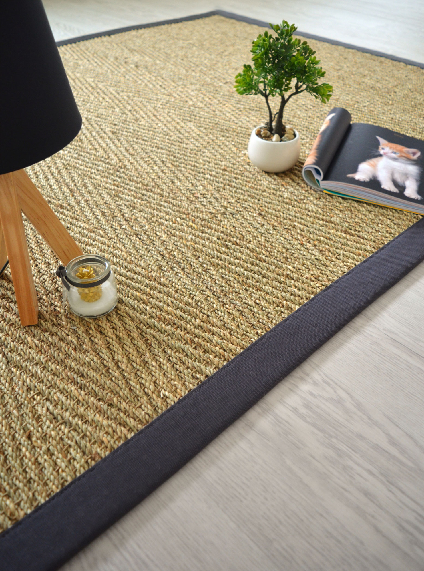 Tapis sur mesure Jonc de mer Assam chevron - salon