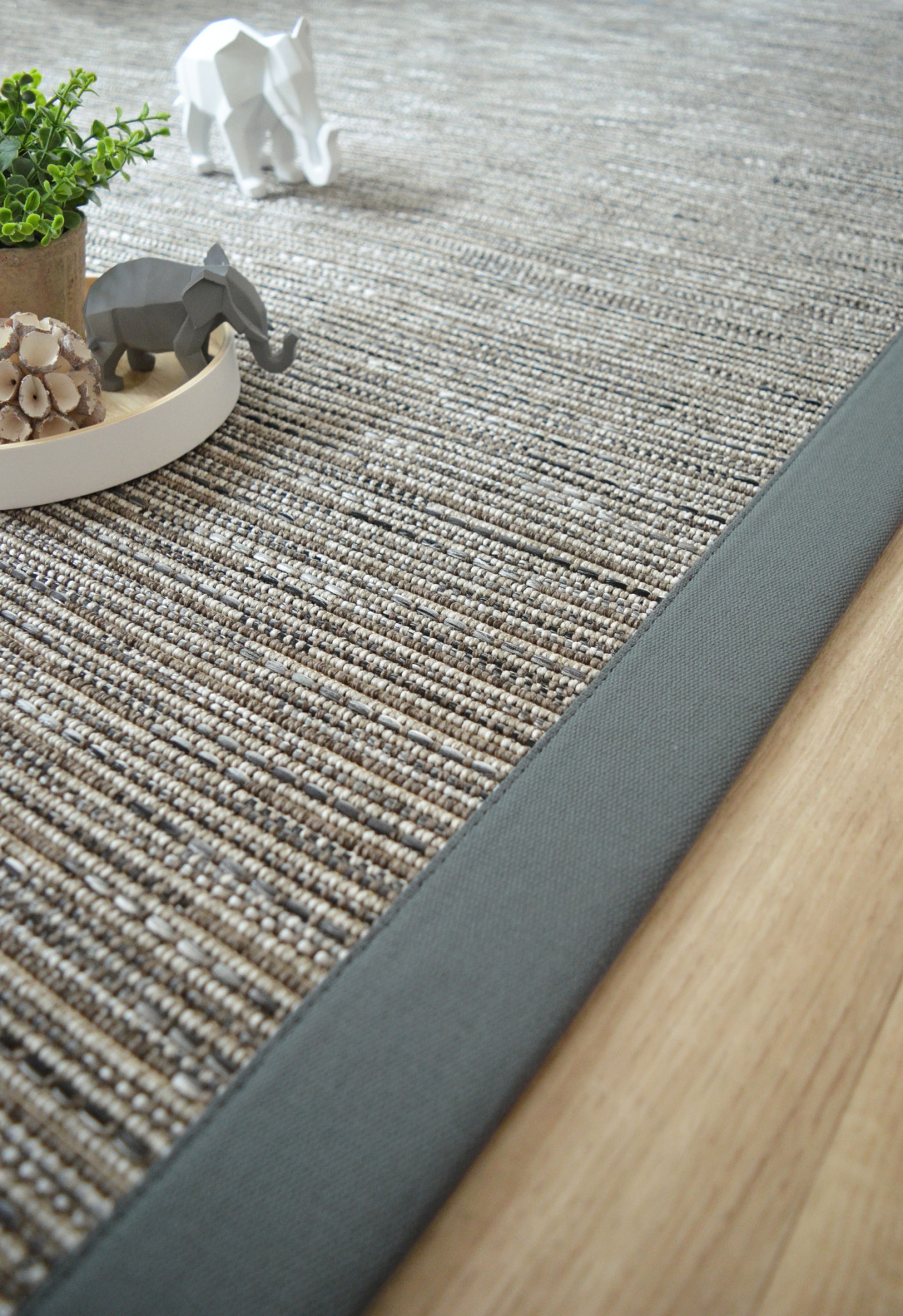Tapis sur mesure tissé plat Bornéo silver
