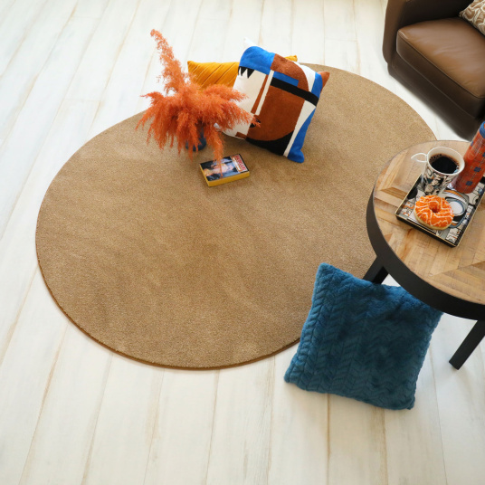 Tapis sur mesure en polyester recyclé Re-cycle camel - chambre