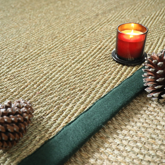 Tapis sur mesure Jonc de mer Assam chevron - salon